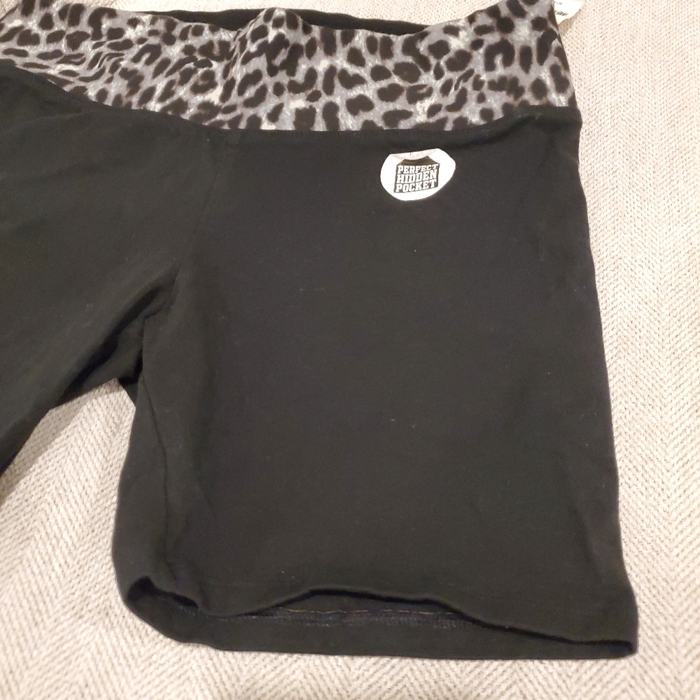 Brand new Victoria's Secret PINK yoga shorts Small - Picture 3 of 13